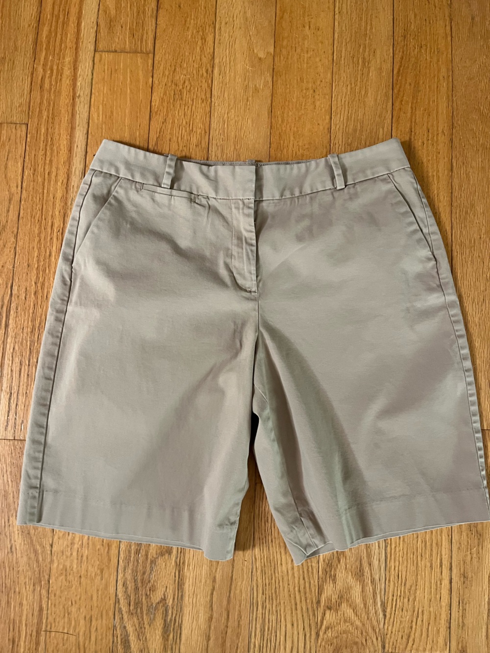 NWOT-Talbots Classic Women's Chino Curvy Short in Light Taupe